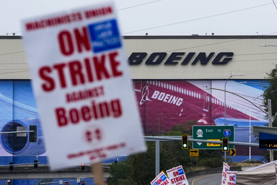 Boeing Stock Nears 52-Week Low as Labor Dispute Continues