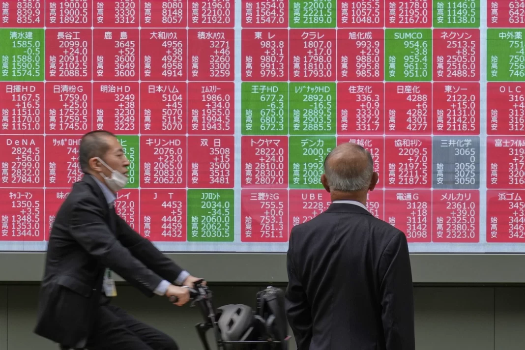 US Futures Rise as Asian Markets Dip Following Trump’s EU Tariff Delay