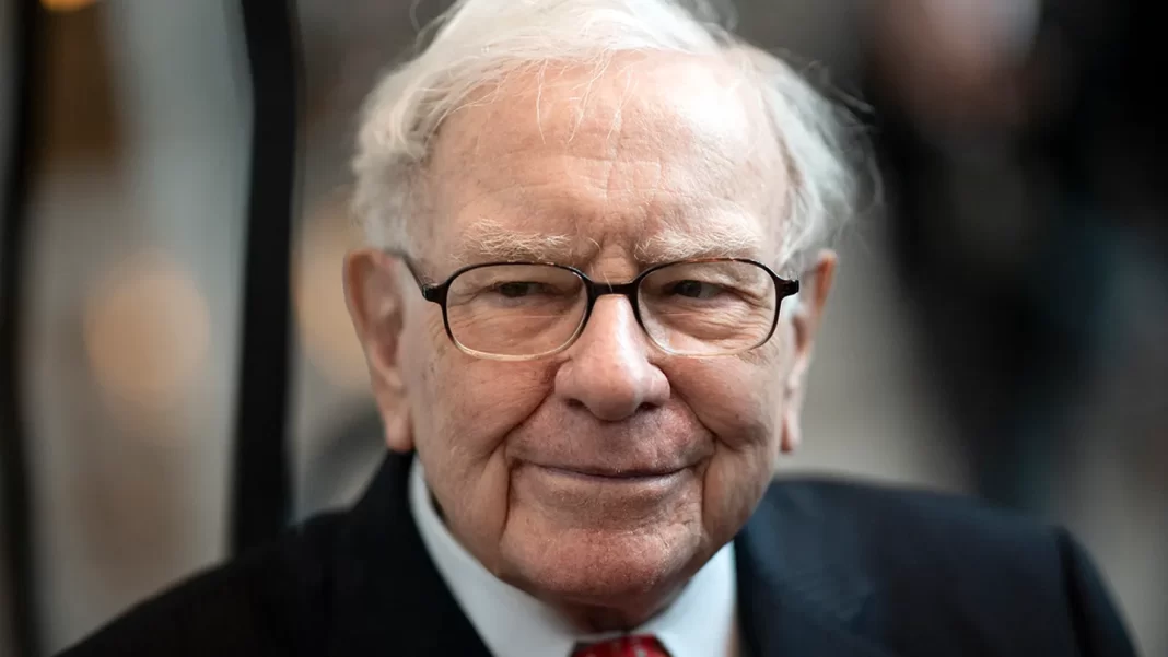 Warren Buffett Steps Down as Berkshire Hathaway CEO — Business World Hails the ‘Greatest of All Time’