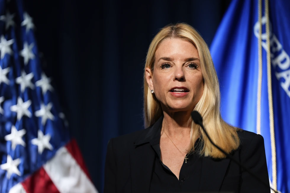 Democrats Urge Bondi to Testify After Allegedly Warning Trump About His Presence in Epstein Ties